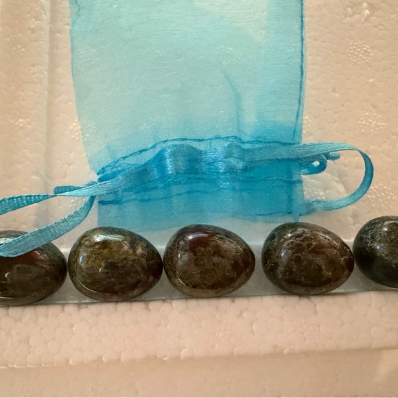 5pcs Dragons Blood Egg Shaped 20mm Crystal Agate Stones - Picture 4 of 9